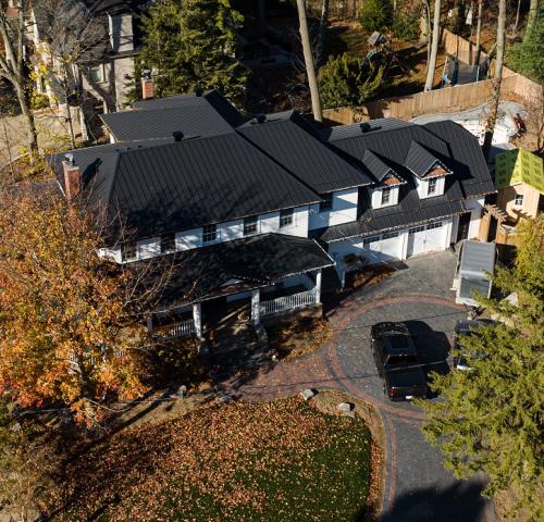 Custom standing seam roof installation in Oakville
